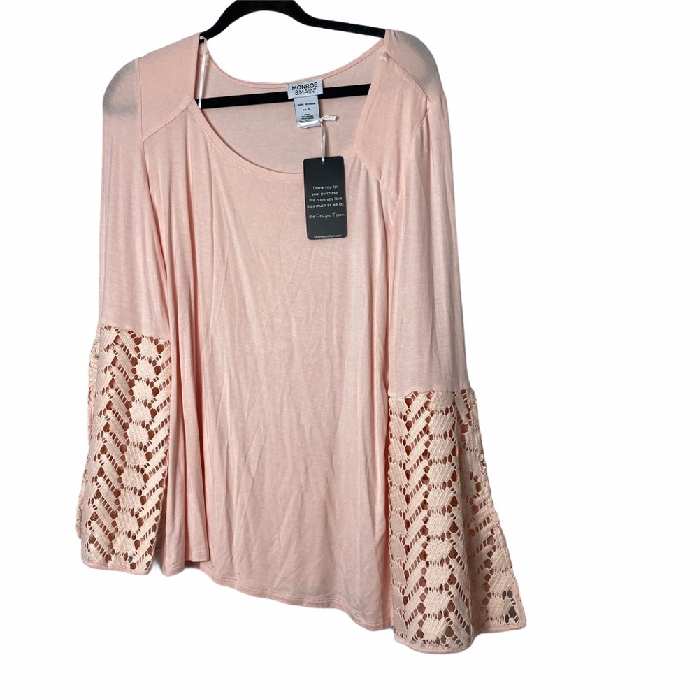 MONROE & MAIN Light Pink Long Sleeve Bell Sleeve